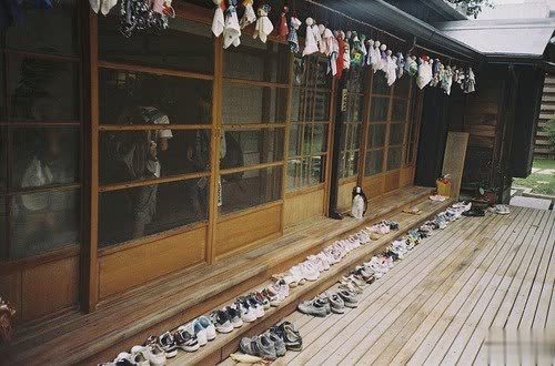 适合一个人雨夜里难过时候发的伤感悲伤说说2